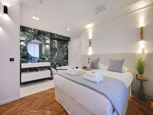Charming apartment - 2BR 6P - Gare Saint-Lazare, Париж