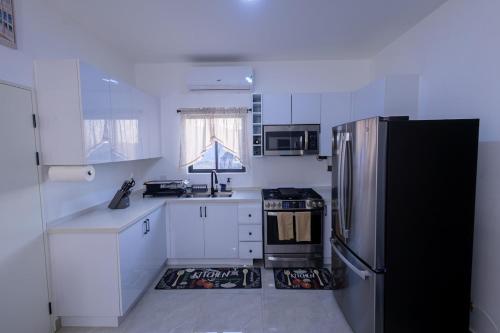 Sunset Sea-renity Villa in Runaway Bay