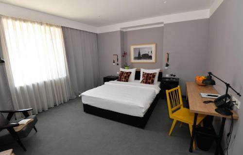 1 queen bed