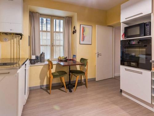 Charmant appartement historique à Vesoul, avec WIFI et parking - FR-1-583-508 (Charmant appartement historique a Vesoul, avec WIFI et parking - FR-1-583-508) in Vesoul