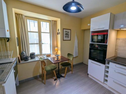 Charmant appartement historique à Vesoul, avec WIFI et parking - FR-1-583-508 (Charmant appartement historique a Vesoul, avec WIFI et parking - FR-1-583-508) in Vesoul