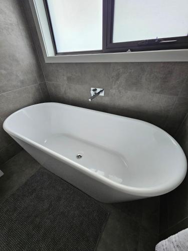 Luxury New furnished George Town home near MTB trails aircon WIFI in จอร์จ ทาวน์