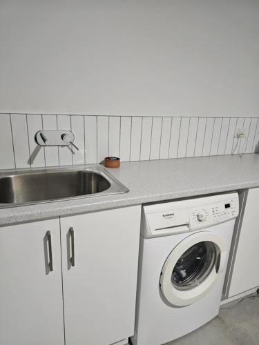 Luxury New furnished George Town home near MTB trails aircon WIFI in จอร์จ ทาวน์