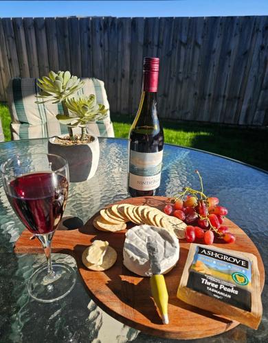 Luxury New furnished George Town home near MTB trails aircon WIFI in จอร์จ ทาวน์