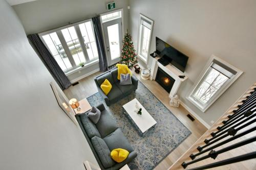 Blue Mountain Village Townhome 4 Bedroom with Shuttle & Pool