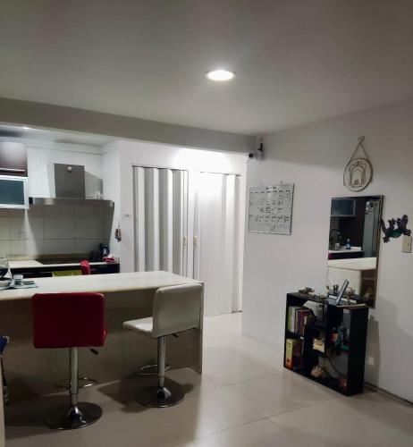 Habitacion en apartamento compartido frente a Maiquetia! in Maiquetía