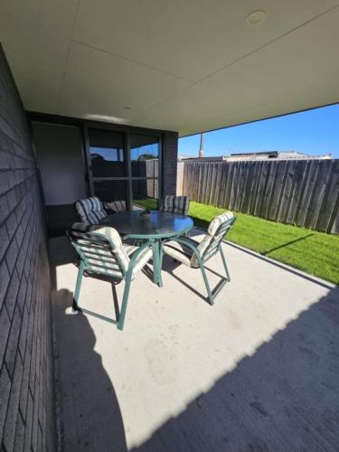 George Town Villa - Outdoor Alfresco - aircon FREE WIFI - Central location near MTB Trails in จอร์จ ทาวน์