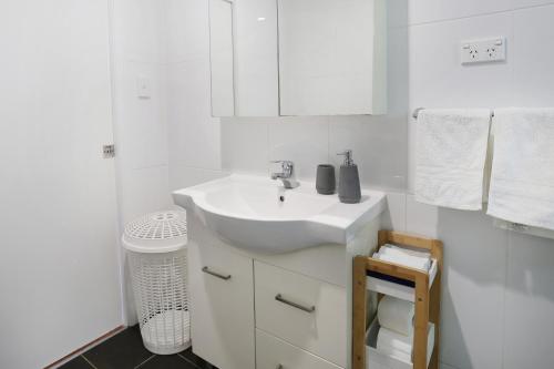 Spacious 2BR Guest House I Private & Central - main image