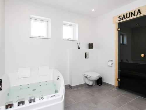 Spa, person holiday home in Vaeggerlose in 伊德斯特納