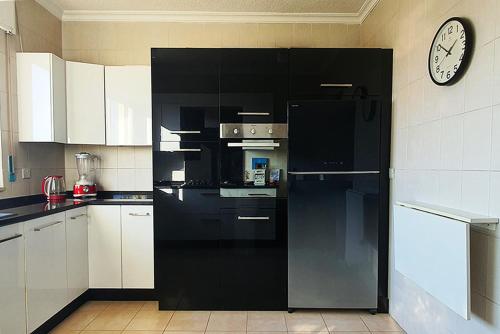 Family Comfort 3BR with Balcony - image 12