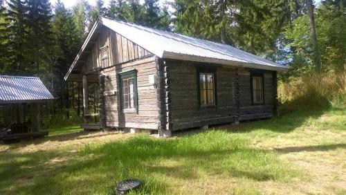 2 bedrooms, 6 beds