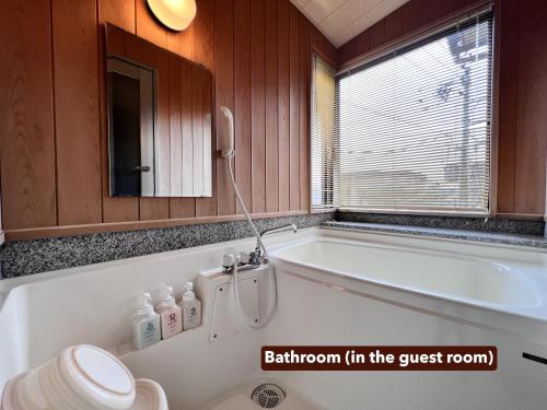 room detail thumbnail 2