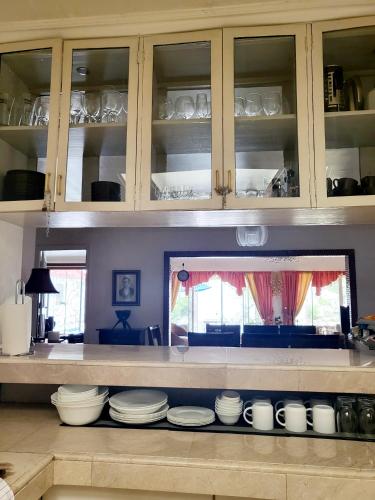 Casa Meyer's BF Homes International House for rent with pool and Jacuzzi, Manila (zdjęcie 10)