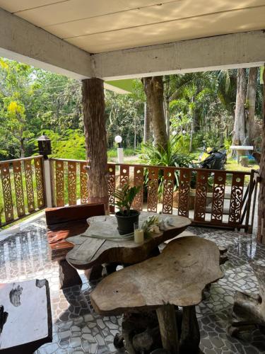 Shared lounge/TV area, Baan Nara Homestay - Koh Kood in Koh Kood