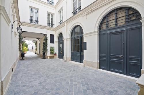 Place de la Concorde Luxurious Apartment 2BR-6P Free Netflix - image 10