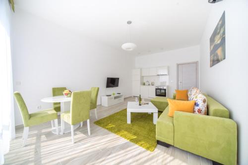 2 bedrooms, 4 beds