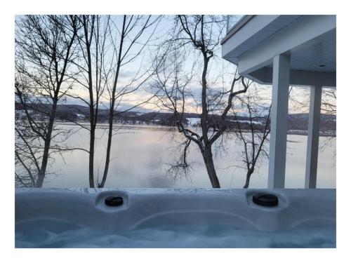 Lakefront Spa - Chez Bernard L'Hermite in Bernierville (QC)