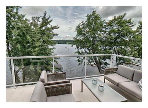 Lakefront Spa - Chez Bernard L'Hermite in Bernierville (QC)