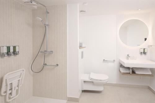 room detail thumbnail 2