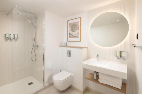 Hampton By Hilton Paris Charles De Gaulle Airport Room Type - Queen Room