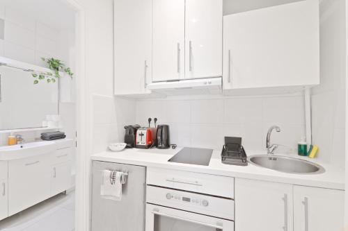 Near Eiffel Tower Luxurious 1 Bedroom Apartment with Free Netflix - image 4