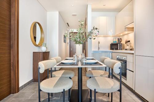 STAY BY LATINEM Luxury 1BR Holiday Home CC 0821 Near Downtown, Dubai (Foto 5)