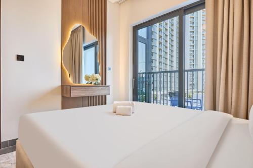 STAY BY LATINEM Luxury 1BR Holiday Home CC 0821 Near Downtown, Dubai (Foto 8)