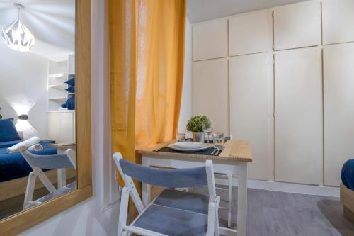 Splendid Studio Apartment Quartier Les Marais Free Netflix - image 5