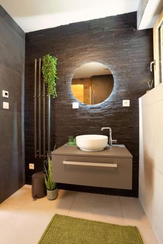 浴室, SLAPY HOUSE - pool view in 克戈維斯諾瓦斯科凱斯