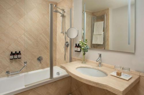 room detail thumbnail 2