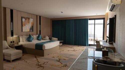 Rosa Grand Hotel Granada, Rijad