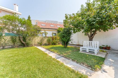 GuestReady - Rosemary's lovely home with a garden, Porto (zdjęcie 8)