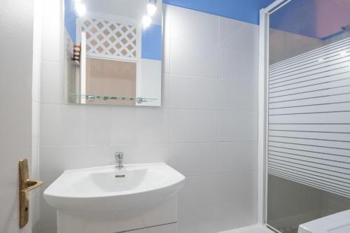 Shower, Residence Esses Duplex - Climatise in Les Abymes