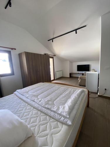 2BR Chalet with Balcony in Faraya Chabrouh in Фарая