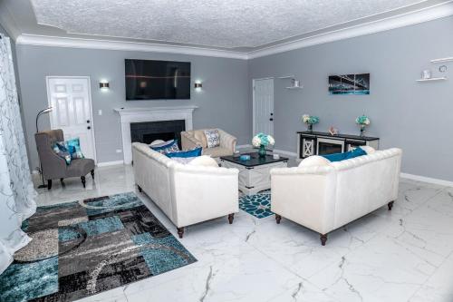 Lux Beach Front Retreat Sleeps up to 14