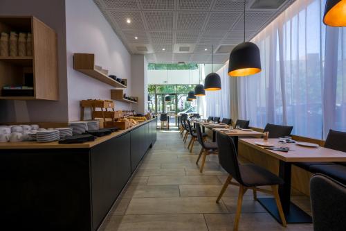 Food and beverages, Nemea Appart Hotel Residence So Cloud near Memorial National de la Prison de Montluc