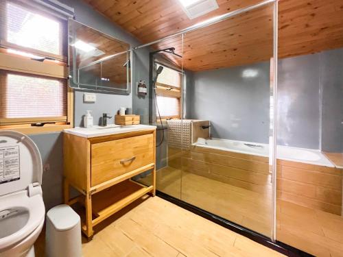 Bathroom, 慢慢太魯閣民宿 Chillax Taroko B&B near Yanzihkou Trail (Swallow Grotto)