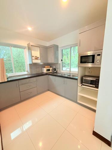 Konyha, Private Pool Villa , 4BR, Fast WiFi, BBQ Garden in Dan Mai