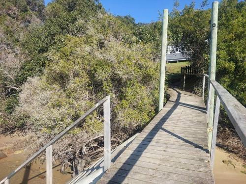 Lagoon Living - Direct Lagoon Access & Boat Mooring - image 2