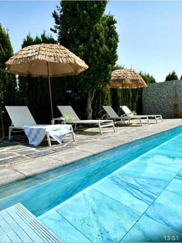 Villa Independiente con Bodega y Barbacoa - perfecto familia y grupos in Alacón