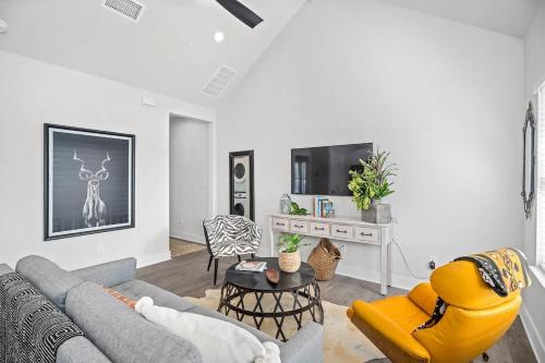 Serengeti New Build with Hot Tub in Fredericksburg, USA