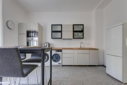Large Garden Villa Suite Business-Leisure-Sports, Прага (фото 6)