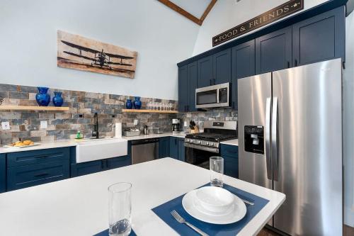 Casa del Avion and Casa Coop in Wimberley, USA