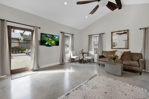 Schubert Inn Combo with Pool in Fredericksburg, USA