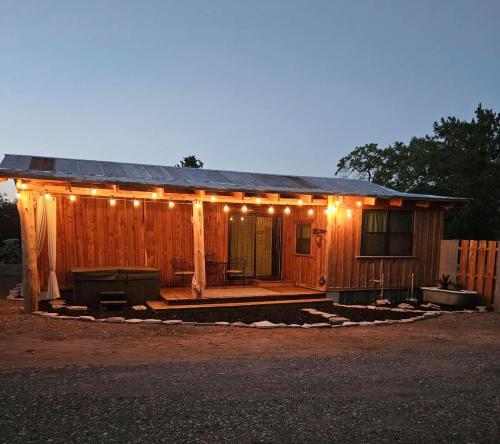 Saw Mill Cabin in Fredericksburg, USA