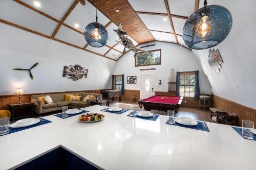 Casa del Avion and Casa Coop in Wimberley, USA