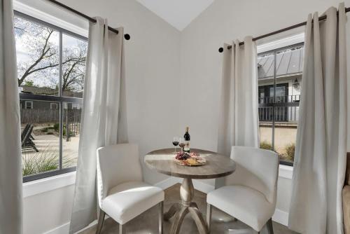 Schubert Inn Combo with Pool in Fredericksburg, USA