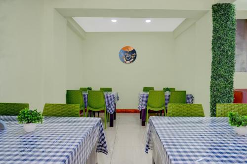 Restaurant, Super Collection O SRS Residency in Lachumiere