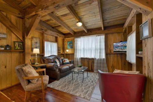 Saw Mill Cabin in Fredericksburg, USA