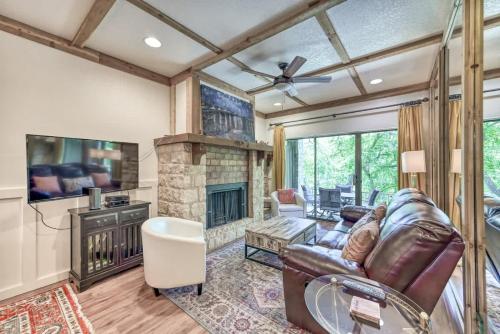 Luxurious Riverfront Condo Just 1 Blk to Schlitterbahn! in New Braunfels, USA